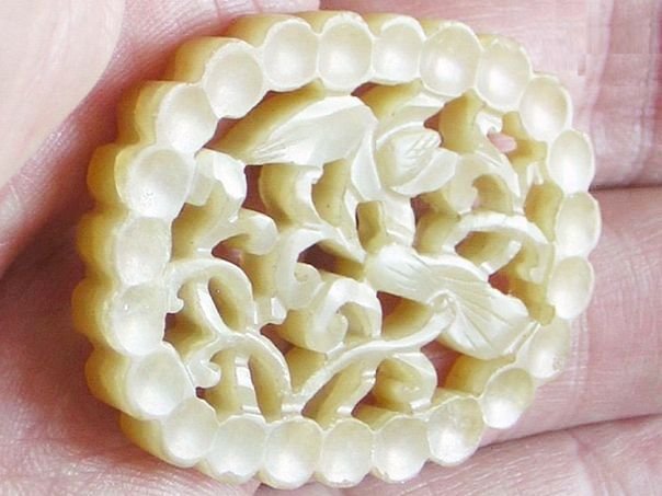 Ornament  1 Lotus framed in a pearl border – (9148)